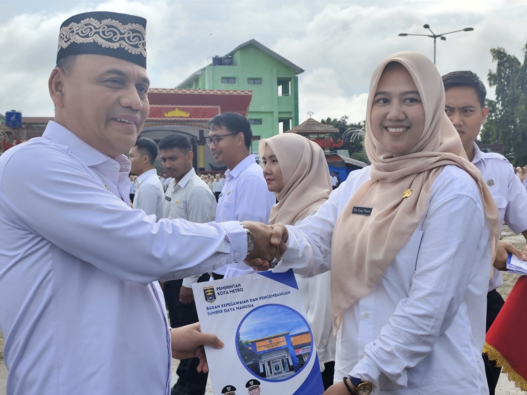 1.913 PPPK Paruh Waktu Kota Metro Terima SK Pengangkatan